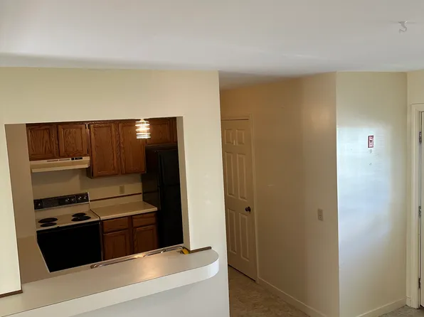 4 Circle Dr #B, Brewer, ME 04412