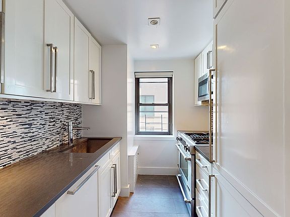 3rd image of 301 E 47th St APT 15P
