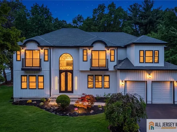 220 W Locust Ave, Edison, NJ 08820