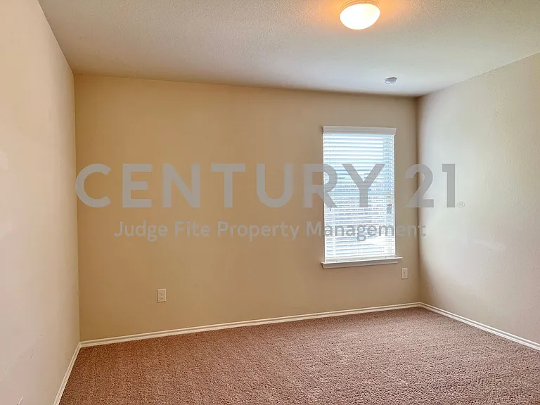 222 Thoroughbred St — Photo 8