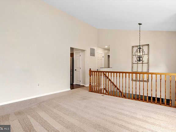 5th image of 456 Westminster Ct