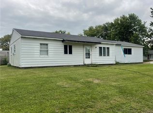 304 Rozelle St, Paris, IL 61944