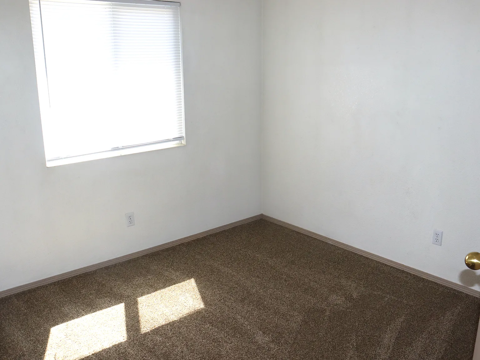 3 bed, 1140 sqft, $1,375 — Photo 2
