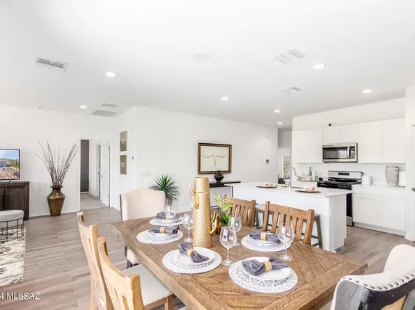 8666 W Orange Jubilee Dr, Marana, AZ 85653