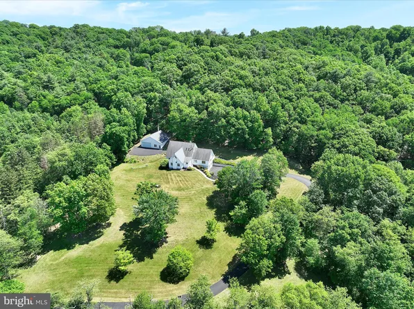 24 Bensinger Dr, Schuylkill Haven, PA 17972