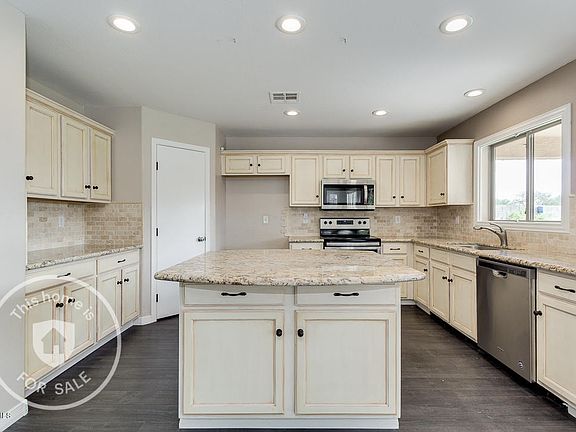 3rd image of 83 W Yellow Bee Dr