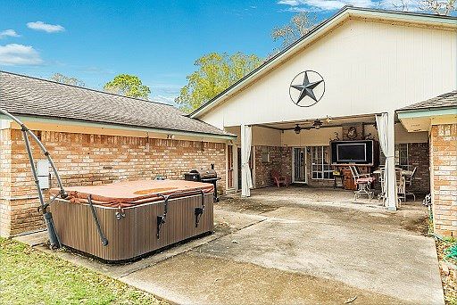 5th image of 302 Narcissus St