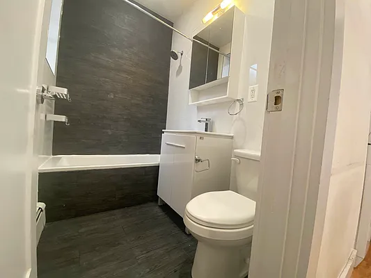 Rented by EastMount Realty LLC | media 32