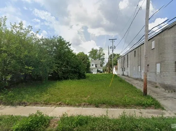 1113 S Elm St, Muncie, IN 47302