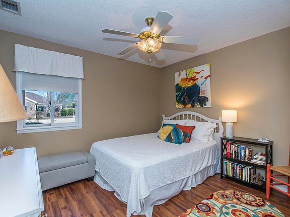 5th image of 324 Patio Pl