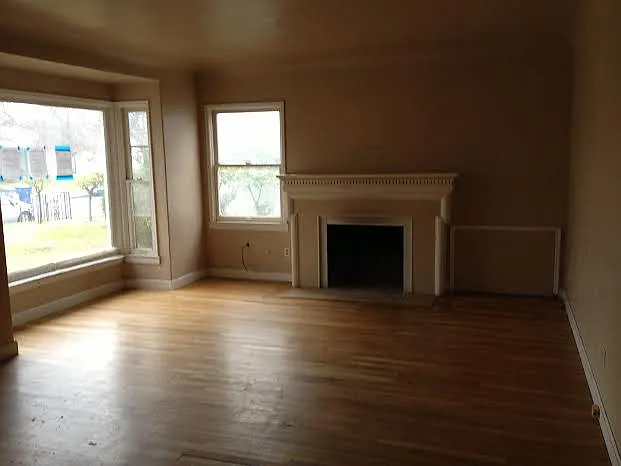 981 N Echo Ave — Photo 2