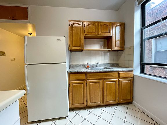 3rd image of 38-08 Astoria Blvd S #11