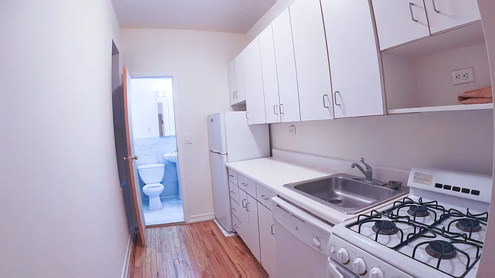 Rented by Urban Real Estate Inc | media 4