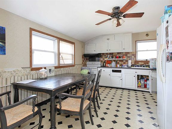5th image of 2919 Chestnut Ave