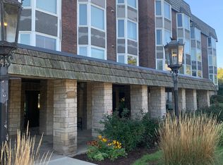 500 Thames Pkwy APT 2F, Park Ridge, IL