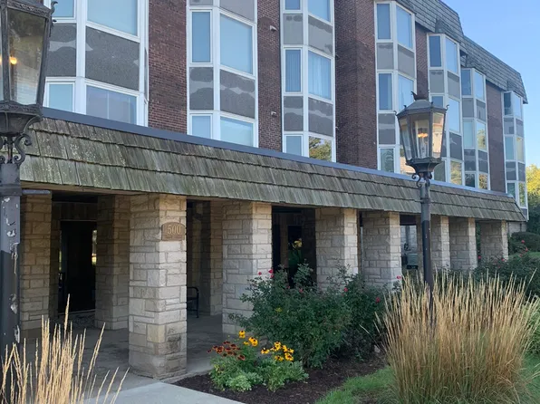 500 Thames Pkwy APT 2F, Park Ridge, IL 60068