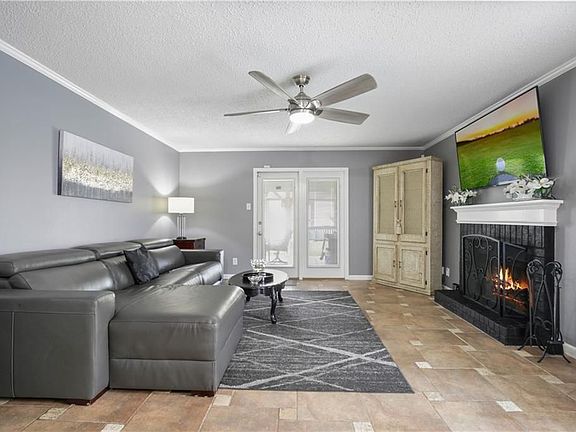 5th image of 126 Silverwood Dr
