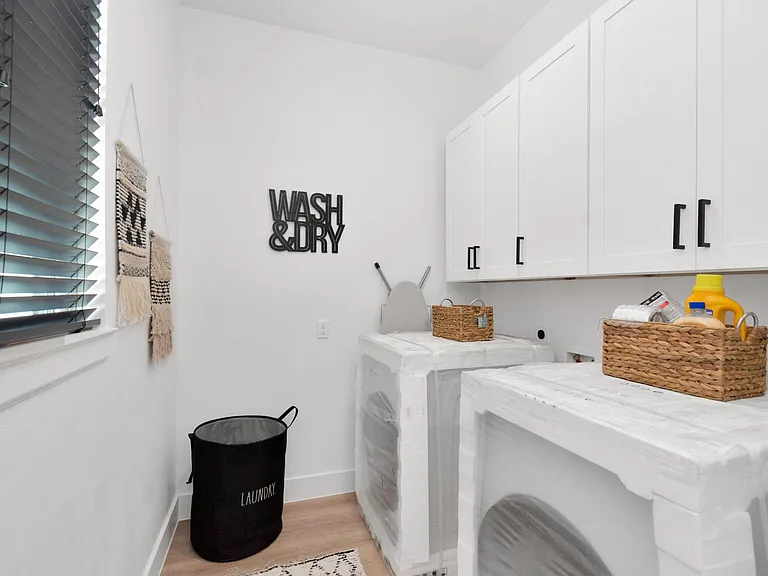 5308 Denmark St — Photo 32