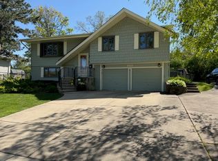 1033 Lowell Ln, Schaumburg, IL 60193
