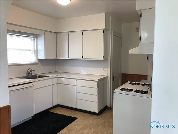 5th image of 408 E 5th St