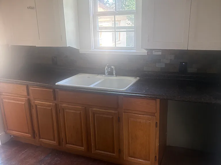 805 NE 24th St #1 — Photo 5