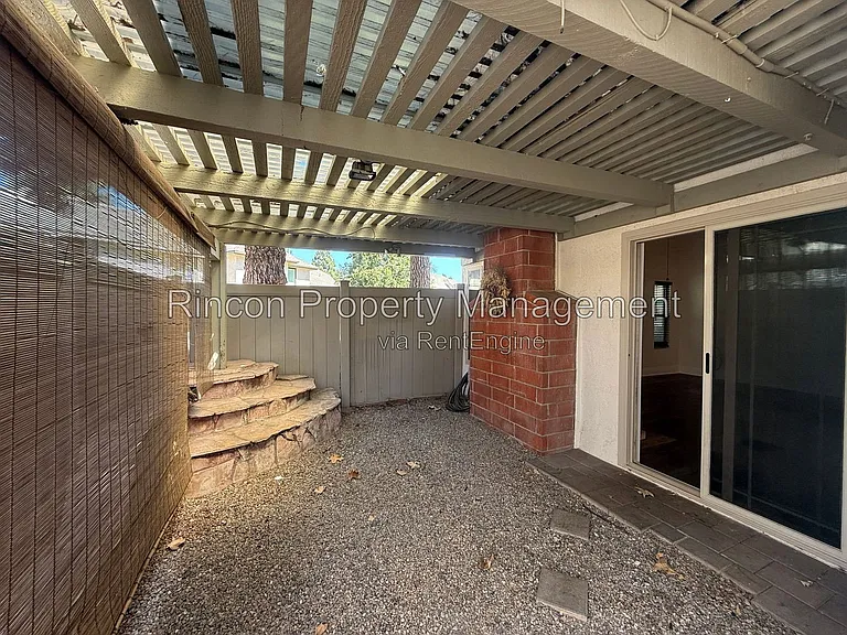 694 Deerhunter Ln — Photo 11