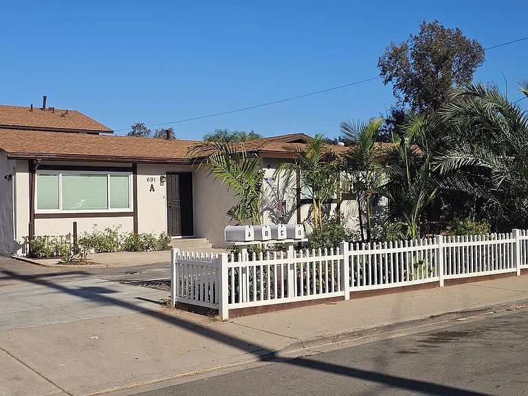 691 Graves Ave — Photo 11