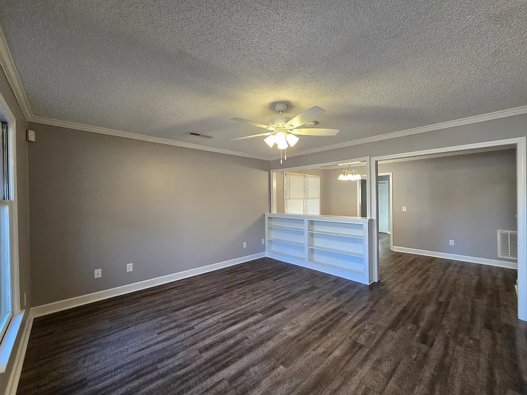 2230 Tudor St — Photo 3
