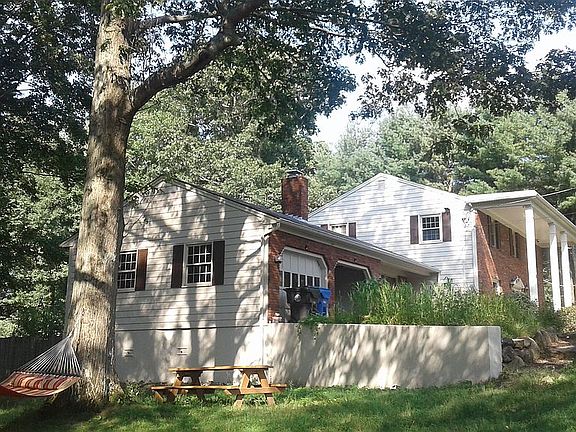 2nd image of 300 E Greenwich Ave