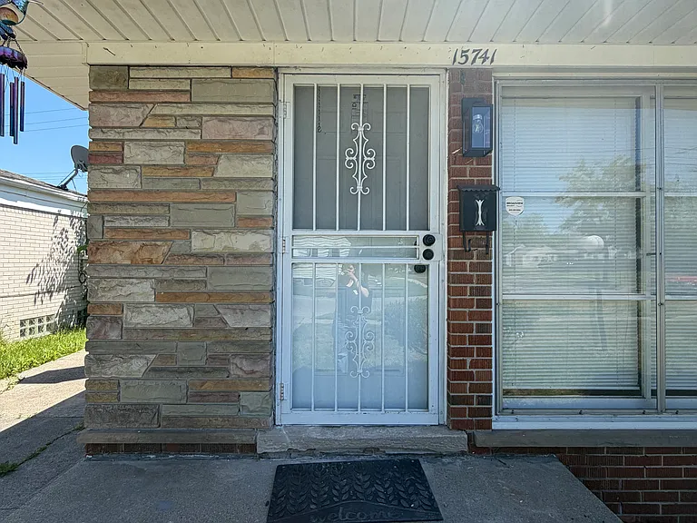 15741 Ellis St — Photo 3