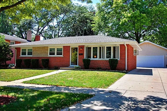 1030 N Stratford Rd photo 1