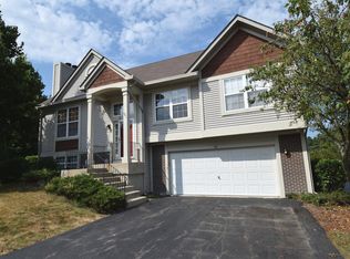 961 Apple Tree Ln, West Chicago, IL 60185