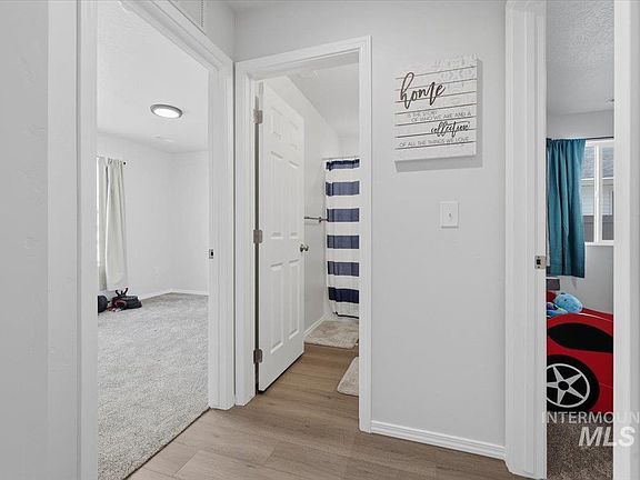 4th image of 402 Hildago Way