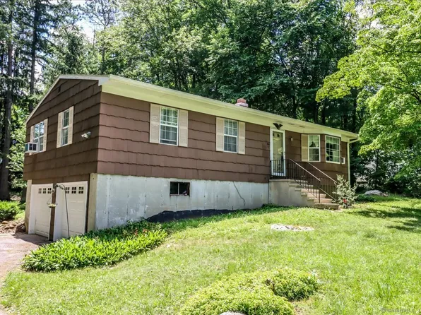 15 Aspetuck Pines Drive, New Milford, CT 06776