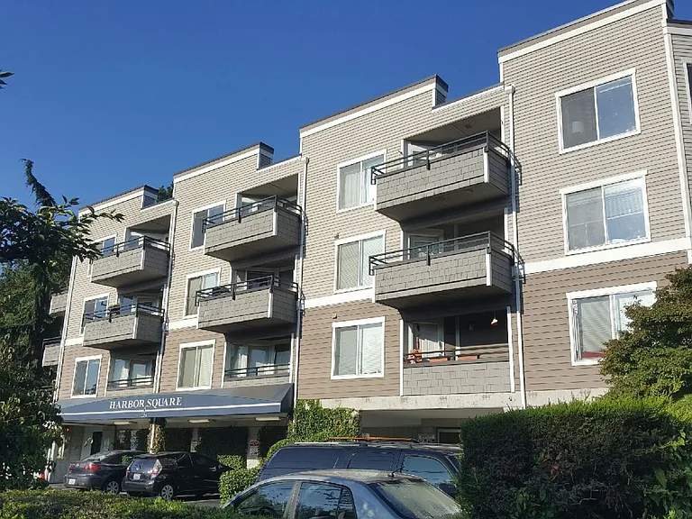 Harbor Square — Photo 1