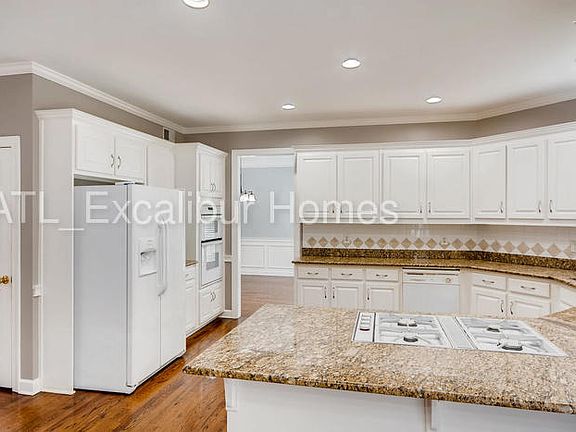 3rd image of 932 Williamson Ln