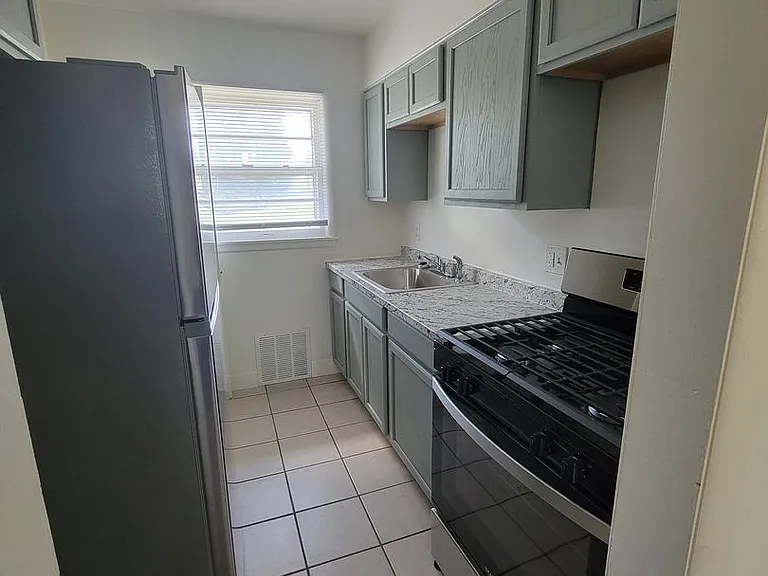 4503 E Linwood Blvd — Photo 3