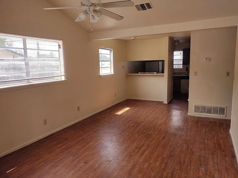 624 Mill St — Photo 7
