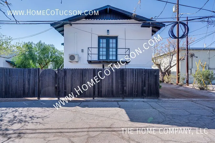 940 E Florita Street - UNIT 2 Remodeled one bedroom near UofA — Photo 3