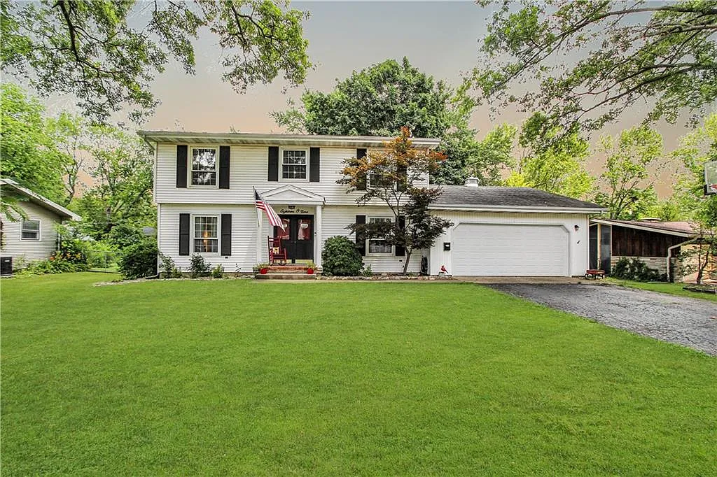 1809 Meadowlake Dr photo 1