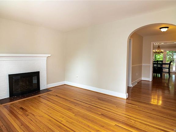 3rd image of 5904 Kensington Ave