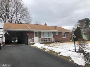 929 E Brandon Dr, Chambersburg, PA 17201