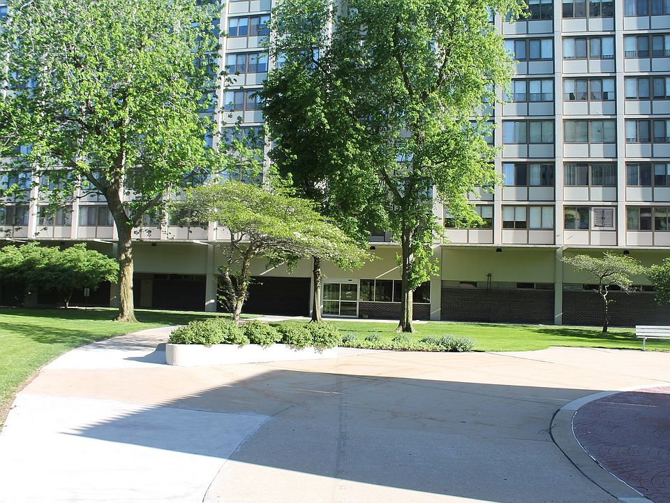 1st image of 4850 S Lake Park Ave APT 2504