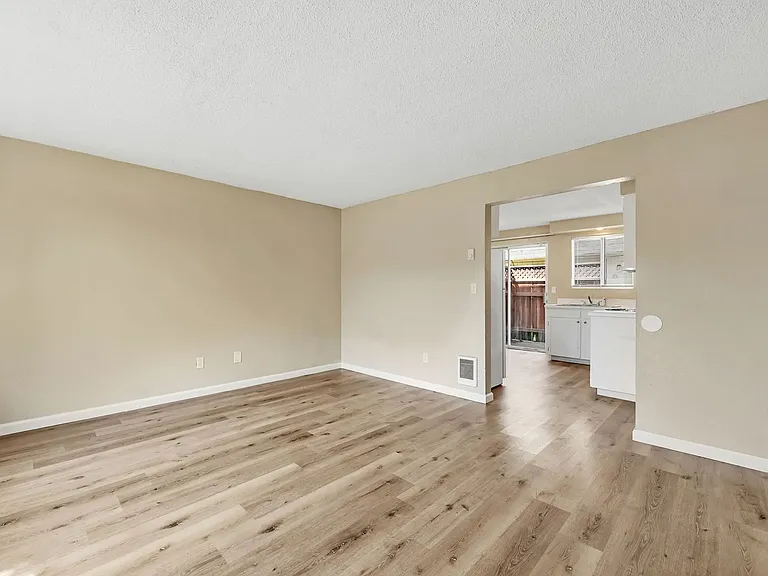 Villa Chateau Apartments — Photo 20