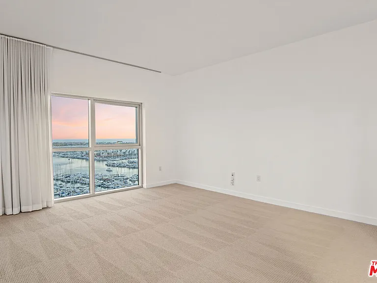 13700 Marina Pointe Dr #1801 — Photo 17