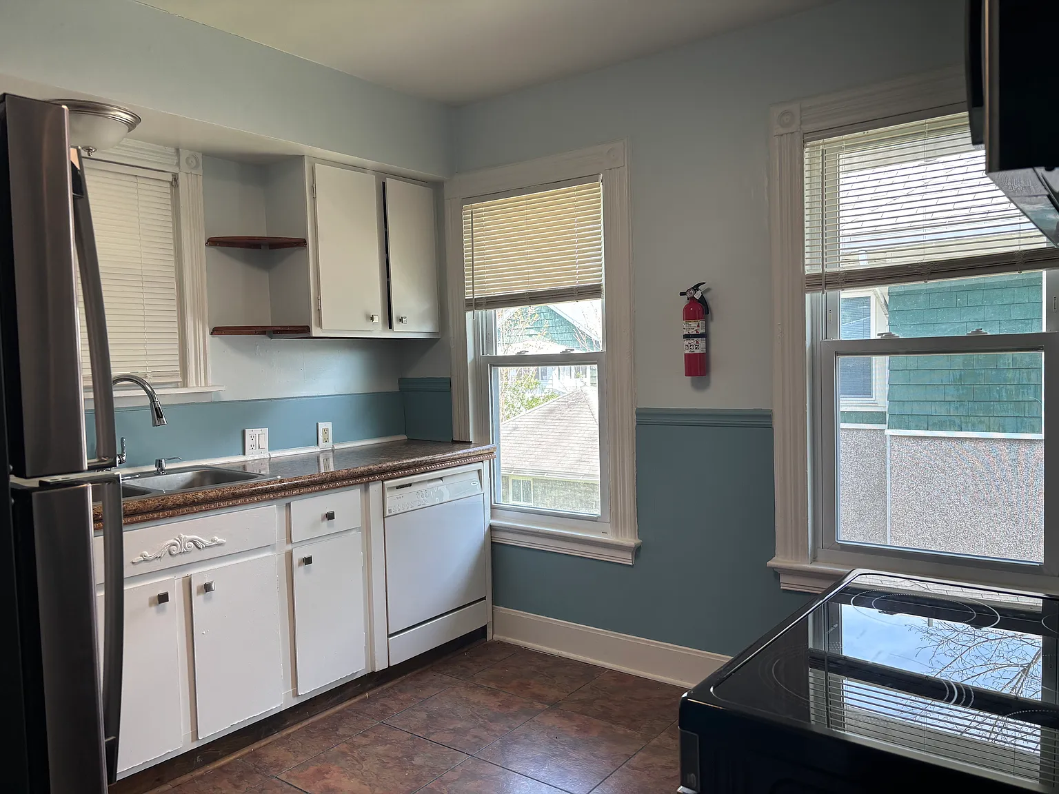 6 bed, 2752 sqft, $5,070 — Photo 3