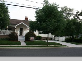 68 Cherry St, Massapequa, NY 11758