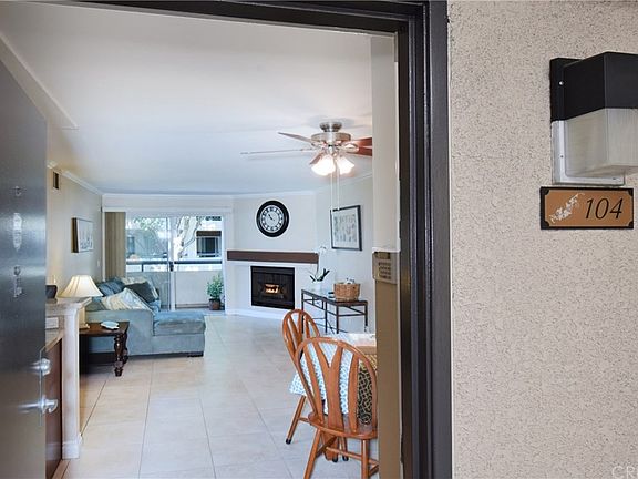 4th image of 5520 Owensmouth Ave APT 104