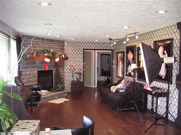 4th image of 1600 N Barron St