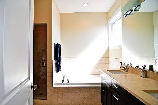 3rd image of 1524 W Thomas St #1